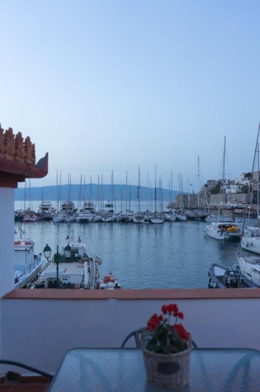 In Hydra Apartment Bagian luar foto
