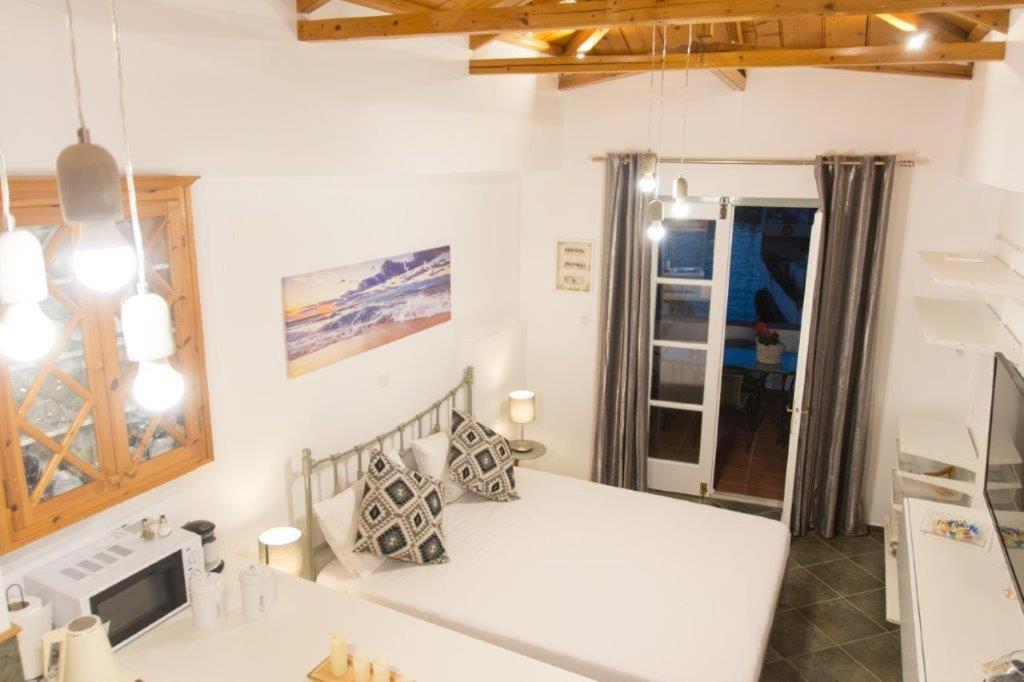 In Hydra Apartment Bagian luar foto